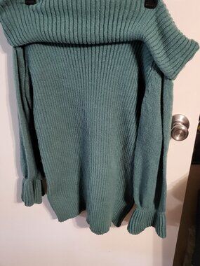 GREEN OFF SHOULDER SWEATER SZ 1XL